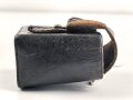Patronentasche geschwärztes Leder mit Messingbeschlägen. Maße etwa 7 x 9 x 5cm