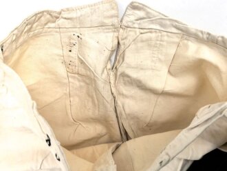 Lange, baumwollene Unterhose. Undeutlich gestempelt, Alter und Herkunft unbekannt