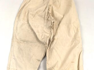 Lange, baumwollene Unterhose. Undeutlich gestempelt, Alter und Herkunft unbekannt