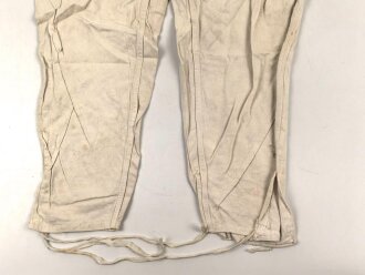 Lange, baumwollene Unterhose. Alter und Herkunft unbekannt