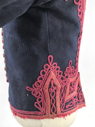 Jacke und Hose ohne Stempelung, vermutlich Richtung Algerien, Tunesien, Marokko zu verorten. Ungereinigt