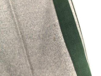 Steingraue Hose mit grünen Lampassen. Ich vermute Forst oder jagdlich . Keinerlei Stempelung, guter Zustand