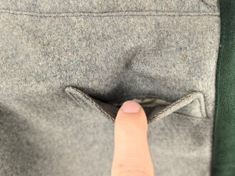 Steingraue Hose mit grünen Lampassen. Ich vermute Forst oder jagdlich . Keinerlei Stempelung, guter Zustand