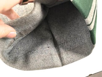Steingraue Hose mit grünen Lampassen. Ich vermute Forst oder jagdlich . Keinerlei Stempelung, guter Zustand