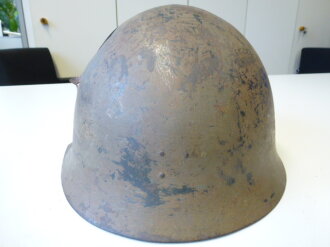 Japan 2.Weltkrieg, Stahlhelm Originallack, Schlachtfeldfund eines amerikanischen Soldaten