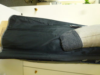 Ledermantel eines Offiziers der Infanterie. leicht getragenes Stück in gutem Zustand, selten. Grösse L , size Large