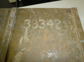 British 1941 dated metal box. Original paint, measurements 20 x 35 x 60cm