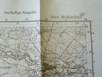 Frau, die nach 50 datiert