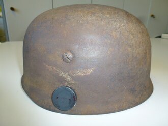 Luftwaffe Stahlhelm Fallschirmjäger , vermutlich guter Wasserfund, nicht vollständig gereinigtes Stück mit originalem Abzeichen.