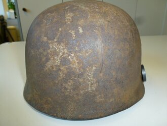 Luftwaffe Stahlhelm Fallschirmjäger , vermutlich guter Wasserfund, nicht vollständig gereinigtes Stück mit originalem Abzeichen.