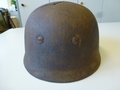 Luftwaffe Stahlhelm Fallschirmjäger , vermutlich guter Wasserfund, nicht vollständig gereinigtes Stück mit originalem Abzeichen.