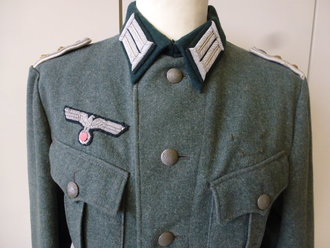 Feldbluse und Stiefelhose eines Infanteristen. Die Feldbluse für Mannschaften vom Schneider mitbefördert, Originalvernäht. Dazu aus dem gleichen Stoff vom Schneider angefertigte Stiefelhose