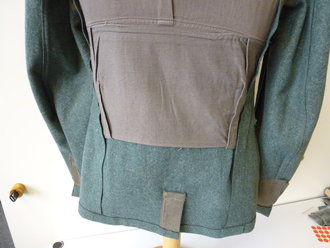 Feldbluse und Stiefelhose eines Infanteristen. Die Feldbluse für Mannschaften vom Schneider mitbefördert, Originalvernäht. Dazu aus dem gleichen Stoff vom Schneider angefertigte Stiefelhose