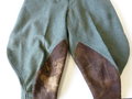 Feldbluse und Stiefelhose eines Infanteristen. Die Feldbluse für Mannschaften vom Schneider mitbefördert, Originalvernäht. Dazu aus dem gleichen Stoff vom Schneider angefertigte Stiefelhose