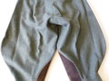 Feldbluse und Stiefelhose eines Infanteristen. Die Feldbluse für Mannschaften vom Schneider mitbefördert, Originalvernäht. Dazu aus dem gleichen Stoff vom Schneider angefertigte Stiefelhose