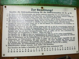 Chiffriermaschine Enigma, Ausführung mit 3 Walzen. Ungereinigt und unrestauriert, nach Angaben des Vorbesitzers mit voller Funktion, dies jedoch nicht überprüft.