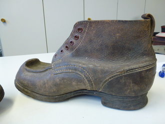 Paar Halbschuhe Waffen SS, so getragen von der SS Gebirgsdivision Nord, Sohlenlänge 3o cm, ungereinigtes Paar, selten