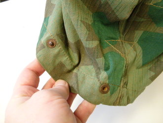 Fallschirmjäger Knochensack Splittertarn. Farbfrisches Stück mit 4 weißen Kunststoff RiRi Reissverschlüssen und Prym 6 Druckknöpfen. Der Adler nicht Originalvernäht. Schönes Stück, Grösse Medium-Large. Alle Reissverschlüsse gängig