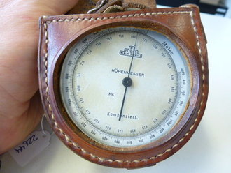 Gebirgsjäger Höhenmesser datiert 1936, die Tasche leicht defekt, selten