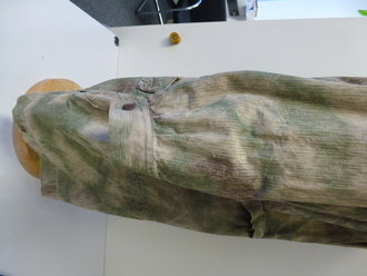 Knochensack Fallschirmjäger Sumpftarn, getragenes Stück, an den Beinenden original zusammengenäht. Alle Reissverschlüsse gängig