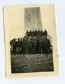 2 Fotos Frankreich, Wehrmachtssoldaten auf Höhe 304, Verdun, Maße ca. 6x9cm