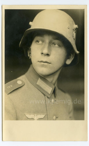 Studioaufnahme Stahlhelm mit Ohrenausschnitt, Maße10x14cm