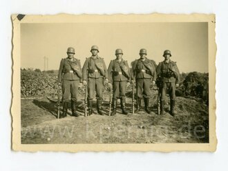 Luftwaffensoldaten mit Gasmaske 24, Maße 9x6cm