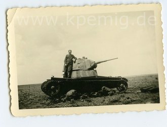 Foto, abgeschossener feindlicher Panzer, Maße 9x6cm