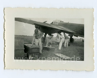 Einhängen vom Bomben in Ju88, Russland, Maße 5x7cm