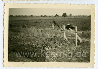 3 Fotos Gräber Brit. und kanadischer...