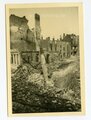 9 Fotos Bombenschäden in einer Stadt im Norden, Maße ca.12x9cm, datiert 1942/43