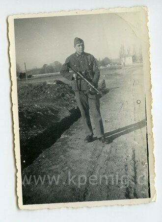 RAD Angehöriger mit MP40, Maße 6,5x9cm