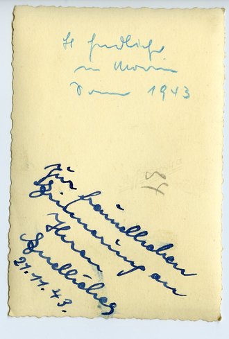 Heeresangehöriger mit Hund auf PKW, genagelte Stiefel, Maße 13x7cm, datiert 1943