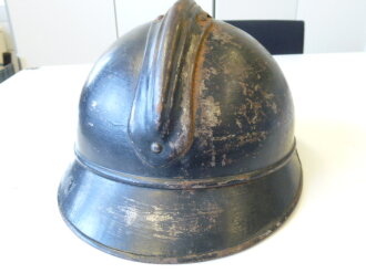 Frankreich 1.Weltkrieg, Stahlhelm Adrian, adaptiert für die Artillerie speciale ( Kampfwagenbesatzungen ). Das entfernen des Randes wurde in den Truppenwerkstätten durchgeführt um die Sehschlitze in den Kampfwagen nutzen zu können. Sehr selten