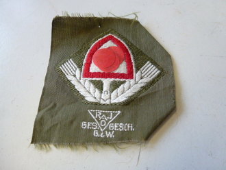 Reichsarbeitsdienst Feldmütze, getragenes Stück, das neuwertige Abzeichen lose anbei