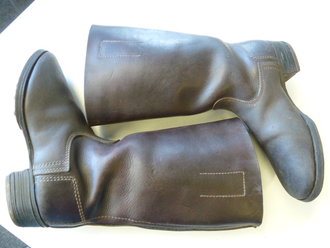 Paar Stiefel für Mannschaften ( sog. Knobelbecher ) leicht getragenes Paar in gutem Zustand, seltene, ungeschwärztes Ausführung. Sohlenlänge 28cm, eingefettet