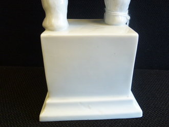 SS-Porzellanmanufaktur Allach -  Bär auf Sockel , 21 cm Höhe, unbeschädigtes Stück, selten