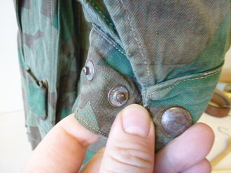 Fallschirmjäger Knochensack in Splittertarn. Getragenes Stück, alle ZIPP Reissverschlüsse gängig, frühes Stück auf grünmeliertem Stoff