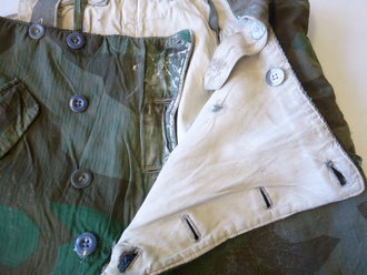 Winterwendehose Splittertarn-weiß, getragenes Stück mit diversen Reparaturstellen. Hosenträger Original