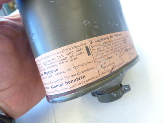 Tauchretter der Kriegsmarine für U-Bootbesatzung. Neuwertiges Stück, lediglich die Sauerstoffflasche innen fehlt. In diesem Zustand extrem selten