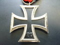 Eisernes Kreuz 2.Klasse 1939, Schinkelform, sehr guter Zustand. Gewicht mit Band 18 Gramm, Ringdurchmesser außen gemessen 15,6mm, nicht Magnetisches Stück