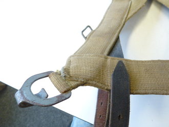 A-Rahmen Wehrmacht, getragenes Stück mit Tasche, diese als Variante ohne Ösen