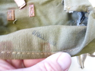 A-Rahmen Wehrmacht, getragenes Stück mit Tasche, diese als Variante ohne Ösen