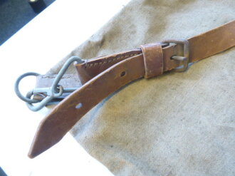 Rucksack aus Wehrmachtsmaterial, Trageriemen aus MG Lafettenriemen , Nachkriegsprodukt "Schwerter zu Pflugscharen "