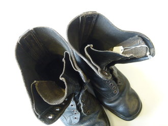 Paar Stiefel für Fallschirmjäger, getragenes Paar, neu besohlt. Sohlenlänge 29cm