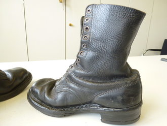 Paar Stiefel für Fallschirmjäger, getragenes Paar, neu besohlt. Sohlenlänge 29cm