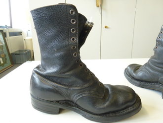 Paar Stiefel für Fallschirmjäger, getragenes Paar, neu besohlt. Sohlenlänge 29cm