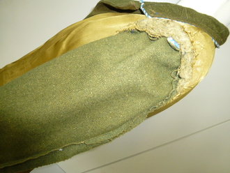 SA Dienstrock, getragenes Stück mit Fundusstempel / Etikett und REPRO Effekten / Original SA Tunic with REPRODUCTION insignia and Movie Prop markings inside, Schulterbreite 45,5 cm, Armlänge 57,5 cm