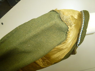 SA Dienstrock, getragenes Stück mit Fundusstempel / Etikett und REPRO Effekten / Original SA Tunic with REPRODUCTION insignia and Movie Prop markings inside, Schulterbreite 45,5 cm, Armlänge 57,5 cm