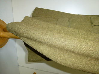 SA Dienstrock, getragenes Stück mit Fundusstempel / Etikett und REPRO Effekten / Original SA Tunic with REPRODUCTION insignia and Movie Prop markings inside, Schulterbreite 45,5 cm, Armlänge 57,5 cm